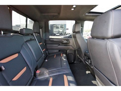 Used 2025 GMC Sierra 2500 AT4 w/ AT4 Premium Plus Package image 9