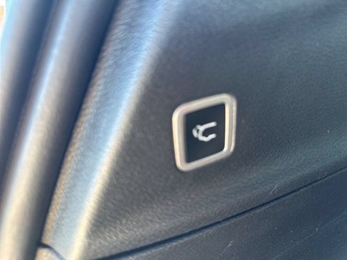 Used 2025 Chrysler Pacifica Select FWD image 12