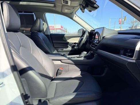 Certified 2025 Toyota Grand Highlander AWD image 13