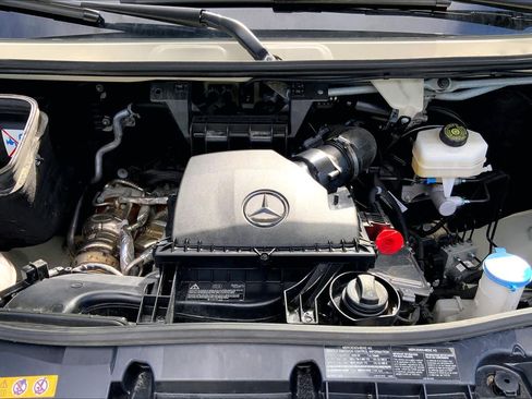 Used 2025 Mercedes-Benz Sprinter 2500 image 33