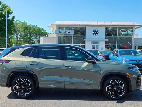 Used 2026 Volkswagen Tiguan SEL R-Line AWD/4WD image 5