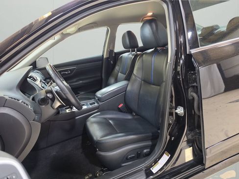 Used 2018 Nissan Altima 2.5 SR w/ SR Midnight Edition FWD image 11