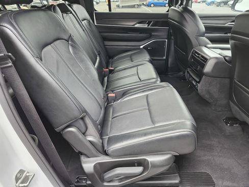 Used 2024 Jeep Wagoneer L Series II RWD image 21