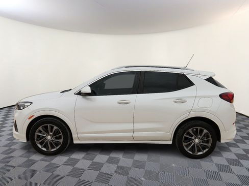 Used 2022 Buick Encore GX Select w/ Sport Touring Package FWD image 2