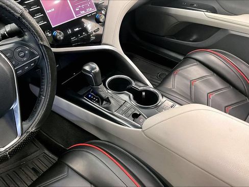 Used 2019 Toyota Camry XSE FWD image 16