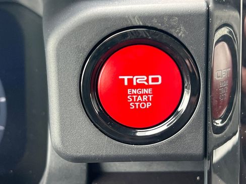 Used 2025 Toyota Tacoma TRD Sport AWD/4WD image 18