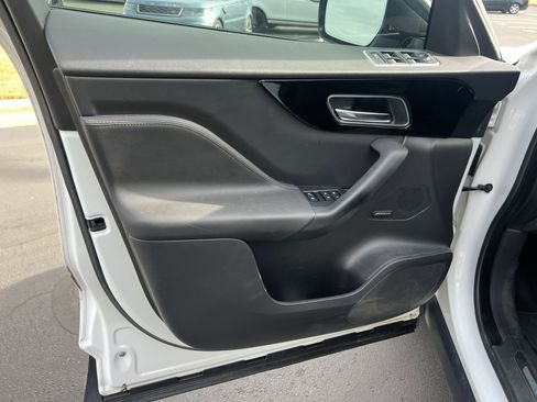 Used 2019 Jaguar F-PACE Premium image 14