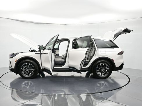 New 2026 Lincoln Nautilus Premier image 59