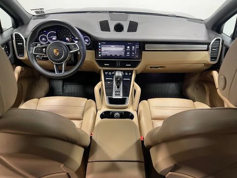 Used 2023 Porsche Cayenne AWD/4WD image 28