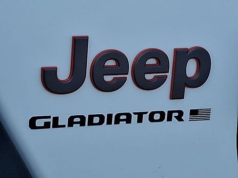 Used 2026 Jeep Gladiator Mojave AWD/4WD image 27