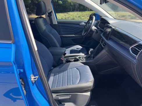 Certified 2025 Volkswagen Taos SEL image 30