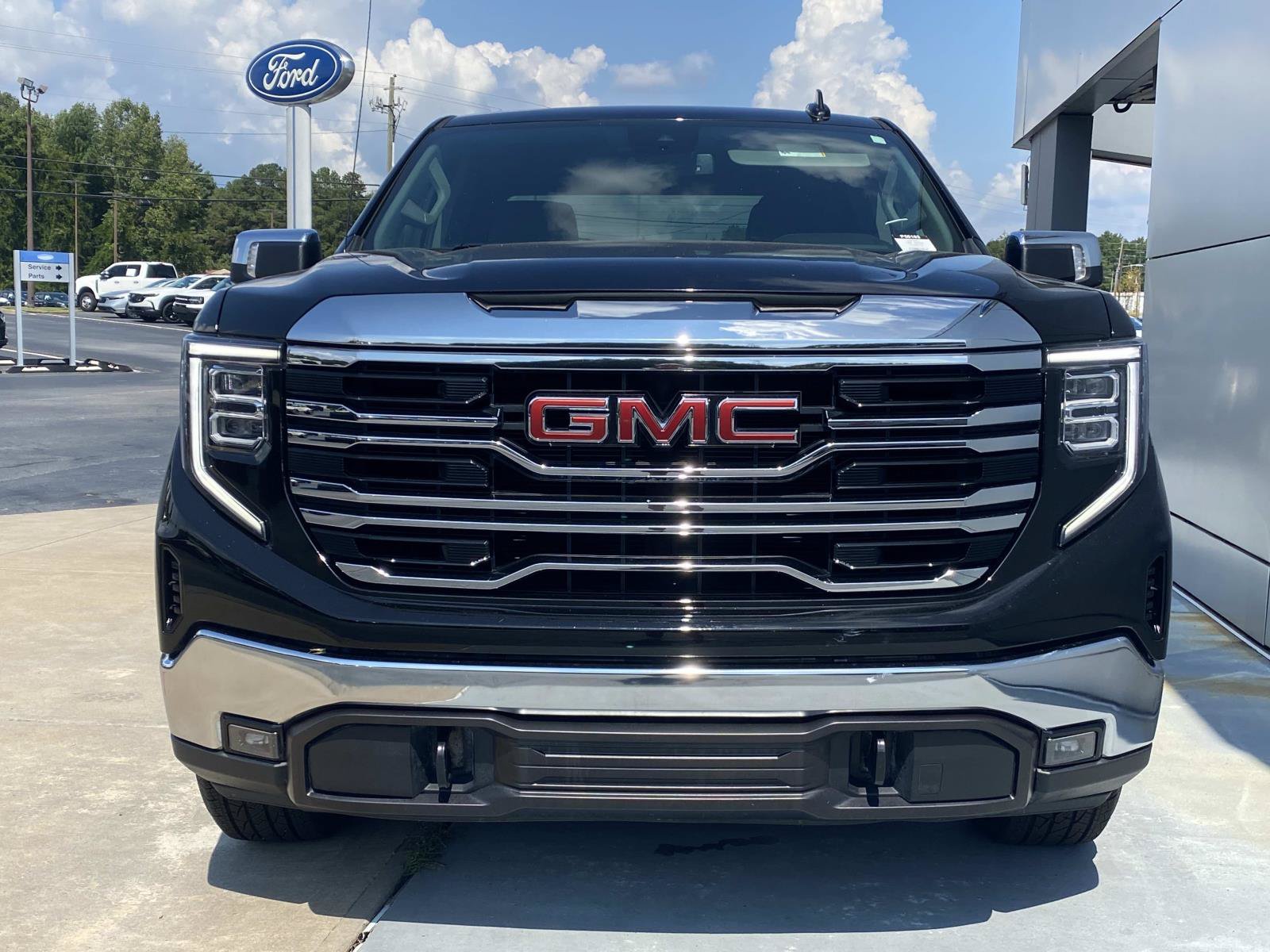 Used 2025 GMC Sierra 1500 SLT AWD/4WD image 13