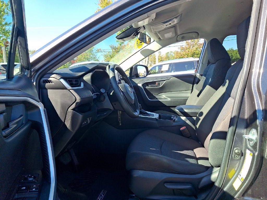 Used 2022 Toyota RAV4 LE FWD image 13