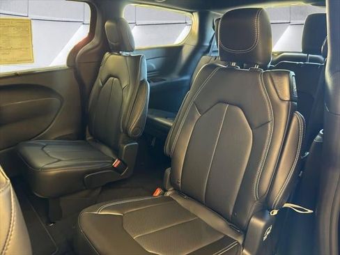 New 2026 Chrysler Pacifica Select image 30