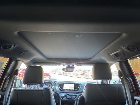 New 2026 Chrysler Pacifica Limited image 17