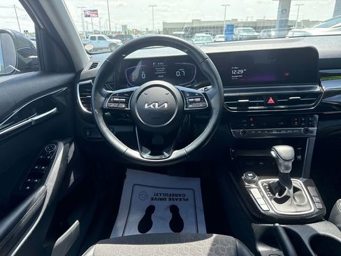 Used 2025 Kia Seltos S FWD image 15