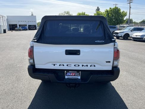 Used 2021 Toyota Tacoma TRD Off-Road AWD/4WD image 4