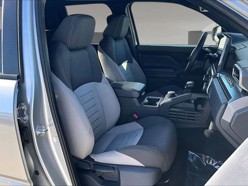 Used 2024 Toyota Tacoma TRD Off-Road image 28