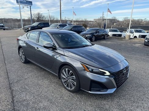 Used 2024 Nissan Altima 2.5 SL image 1