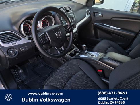 Used 2018 Dodge Journey SE image 9