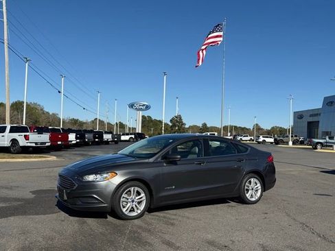 Used 2018 Ford Fusion S FWD image 3