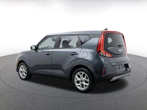 Used 2025 Kia Soul LX w/ LX Technology Package FWD image 7