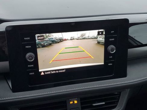 New 2026 Volkswagen Taos SE image 25