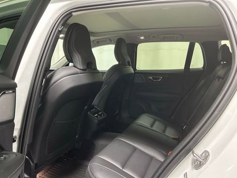 Certified 2025 Volvo XC60 B5 Core image 10