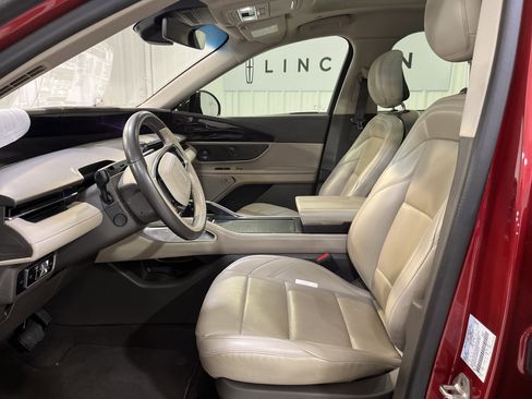 Used 2024 Lincoln Nautilus Premier w/ Equipment Group 102A image 6