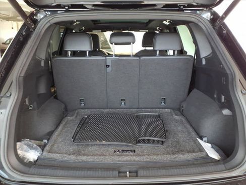 Certified 2023 Volkswagen Tiguan SEL R-Line image 19