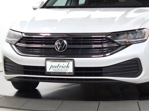 Used 2022 Volkswagen Jetta SE FWD image 3