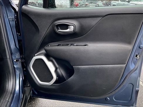 Used 2021 Jeep Renegade Latitude w/ Convenience Group image 19