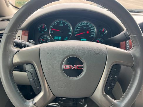 Used 2010 GMC Yukon XL SLT w/ SLT-2 Equipment Package image 19