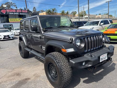 Used 2018 Jeep Wrangler Unlimited Sport S AWD/4WD image 4