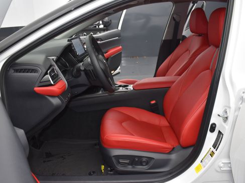 Used 2023 Toyota Camry XSE image 23