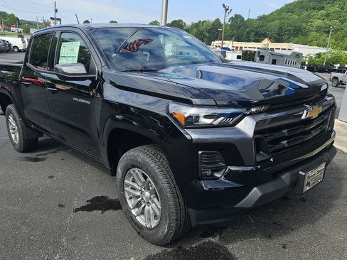 New 2025 Chevrolet Colorado LT w/ LT Convenience Package image 2
