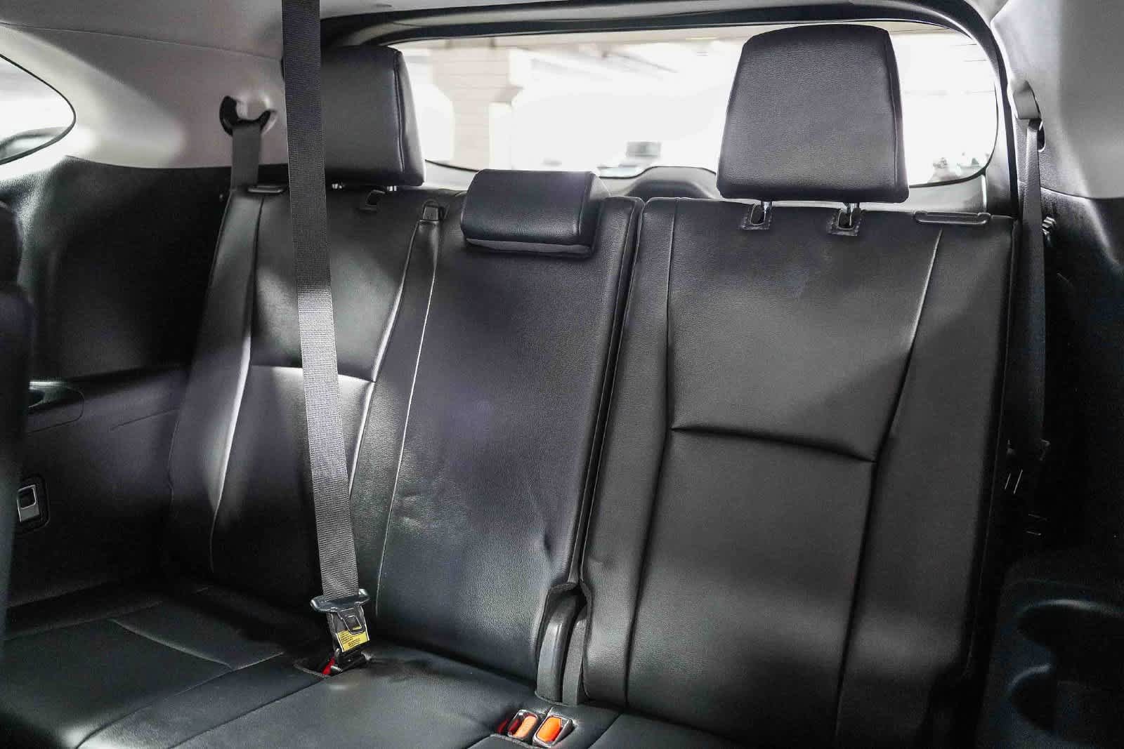 Used 2024 Toyota Highlander XLE FWD image 19