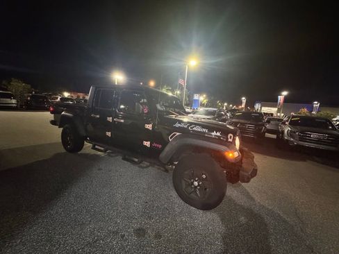 Used 2020 Jeep Gladiator Sport w/ Quick Order Package 24S image 1