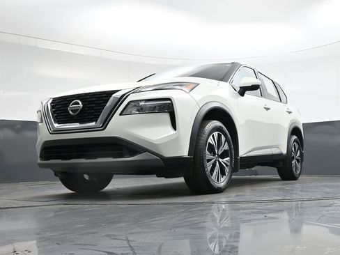 Used 2021 Nissan Rogue SV image 39