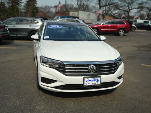 Used 2019 Volkswagen Jetta SE image 2
