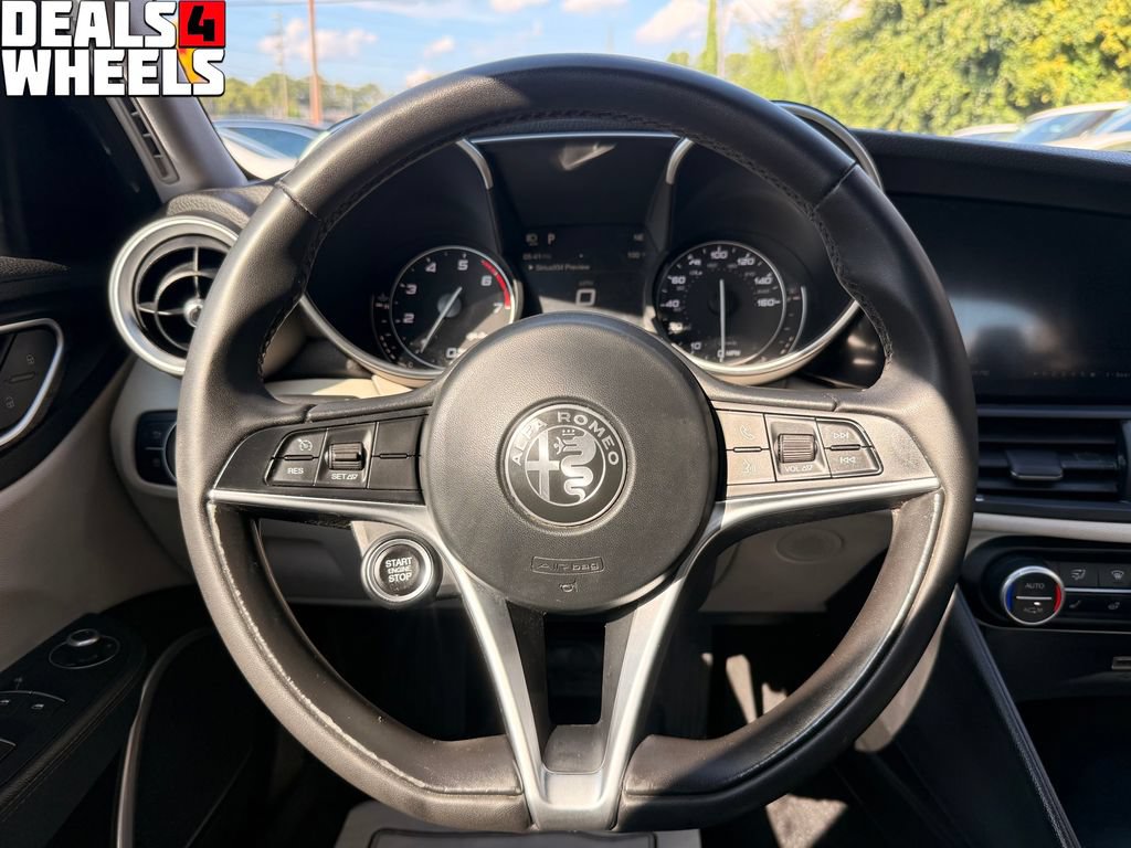 Used 2018 Alfa Romeo Giulia AWD image 14