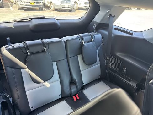 Used 2022 Ford Explorer XLT w/ Equipment Group 202A image 8