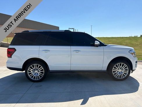 Used 2023 Ford Expedition Limited RWD image 4