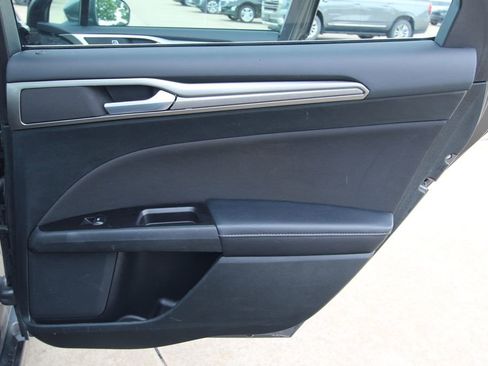 Used 2017 Ford Fusion SE w/ Fusion SE Technology Package FWD image 39