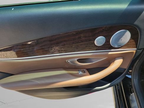 Used 2019 Mercedes-Benz E 300 image 5