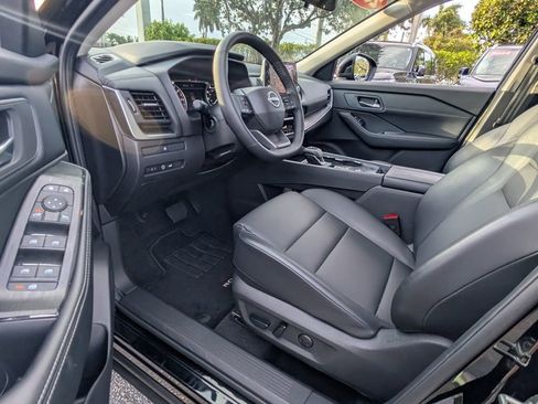 Certified 2025 Nissan Rogue SV w/ SV Premium Package FWD image 10