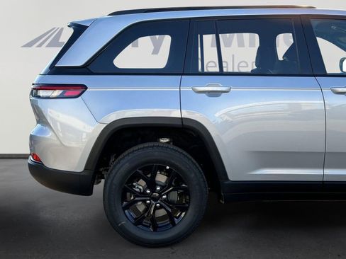 New 2025 Jeep Grand Cherokee Laredo AWD/4WD image 8