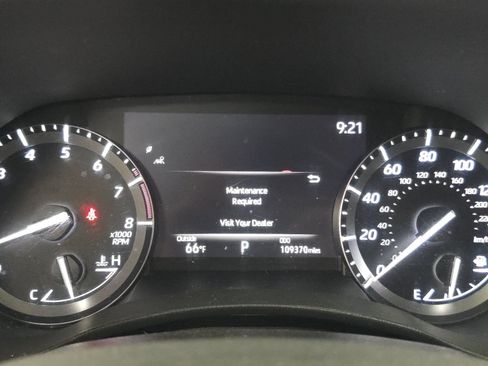 Used 2021 Toyota Highlander XLE FWD image 12