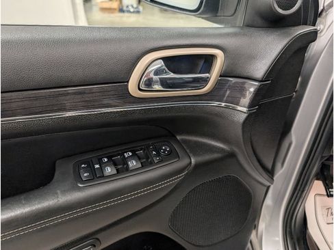 Used 2015 Jeep Grand Cherokee Overland AWD/4WD image 7