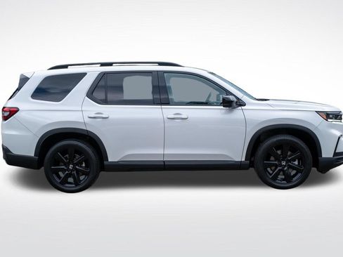 Used 2025 Honda Pilot Black Edition image 9